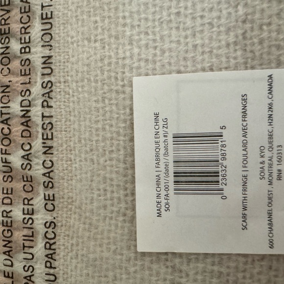 NEW SOIA & KYO Woven Scarfigan with Fringe - Picture 8 of 8